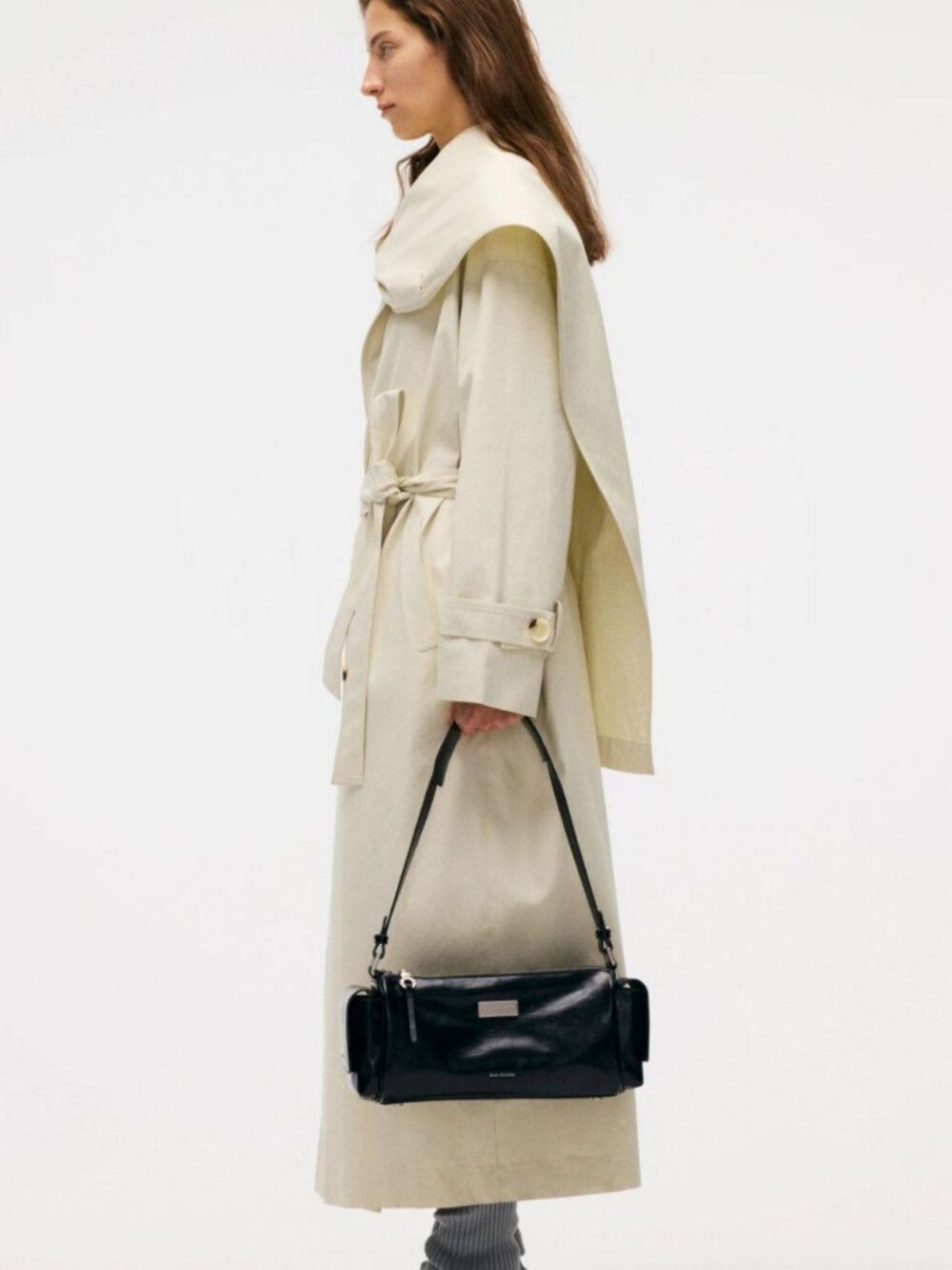 Aest Studios Capture Medium Sling Bag - Black